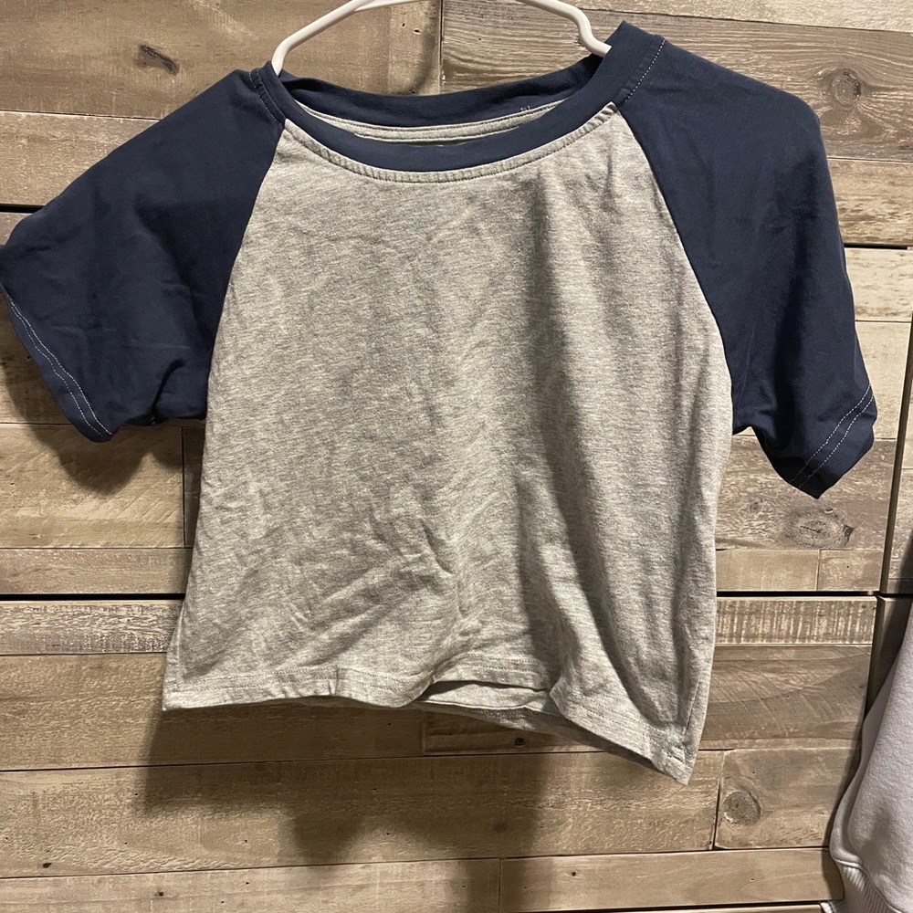 cropped tshirt in perfect condition